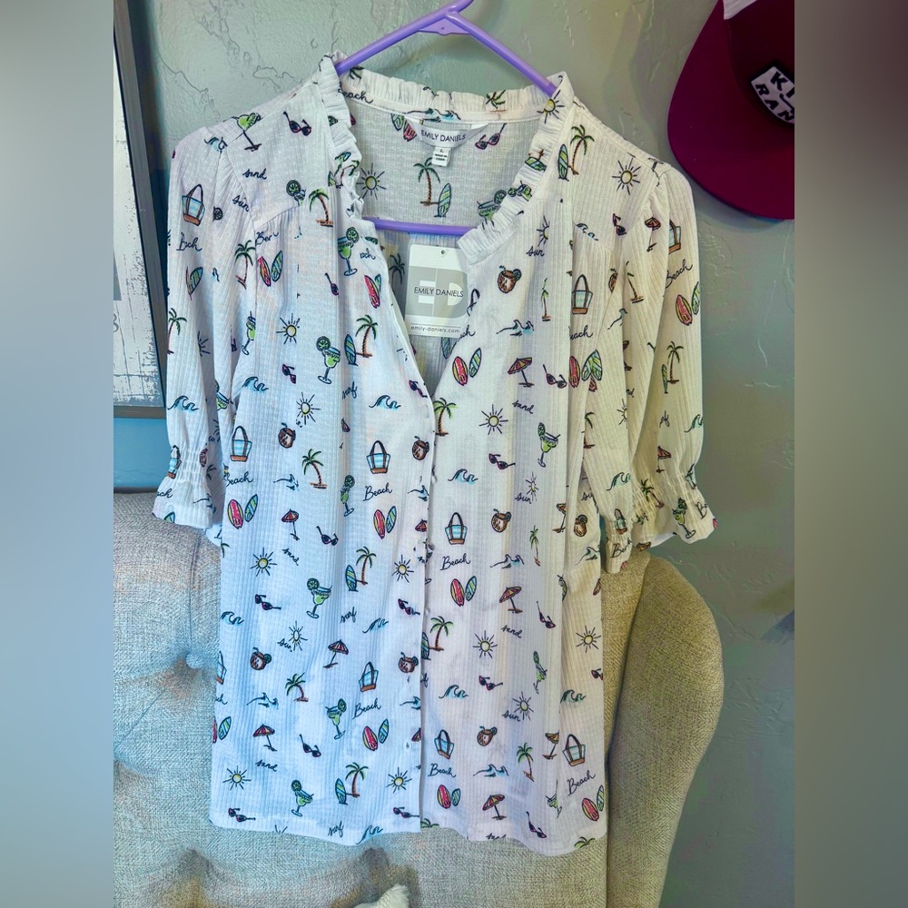 Relaxed fit, perfect for warm weather SIZE L Emily Daniel’s NWTO ⛱️